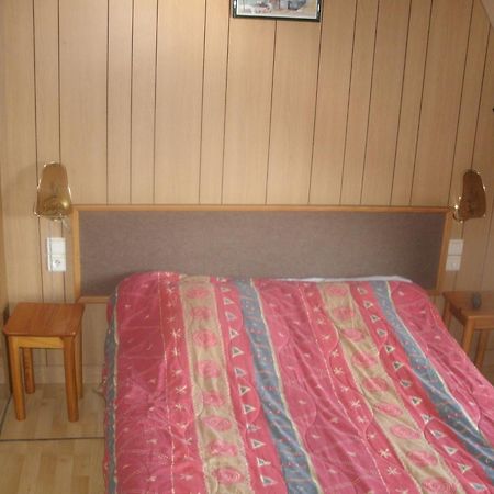 Auberge Des Etangs Roussent ภายนอก รูปภาพ
