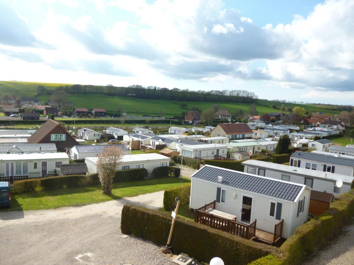 Auberge Des Etangs Roussent ภายนอก รูปภาพ