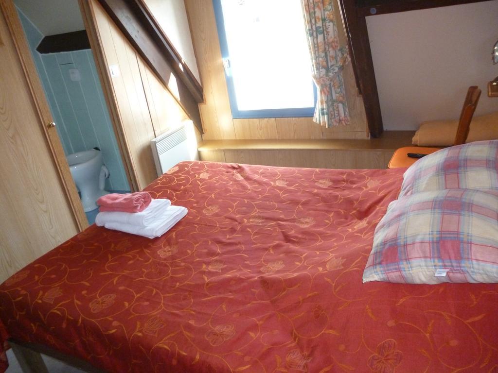 Auberge Des Etangs Roussent ภายนอก รูปภาพ
