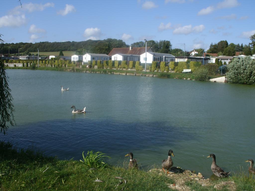 Auberge Des Etangs Roussent ภายนอก รูปภาพ